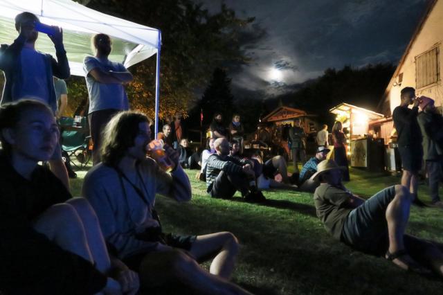 Hudební festival na dvorečku