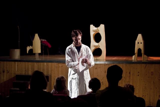 Nedělní pohádka O nešťastném staviteli