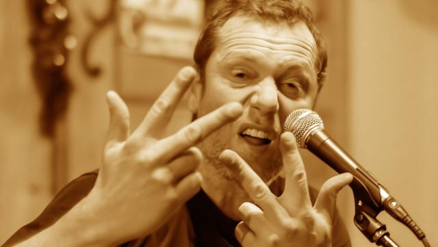 Xavier Baumaxa – koncert osobitého písničkáře