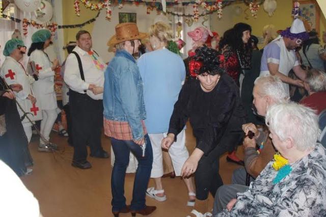 Maškarní rej v Domově pro seniory v Lidické ulici