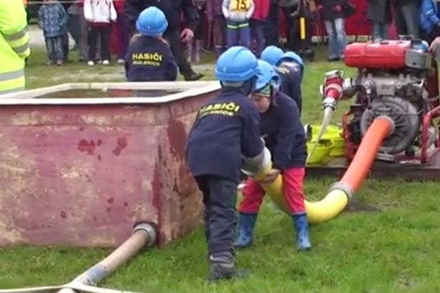 Soutěž pro děti v požárním útoku Otavský plamínek