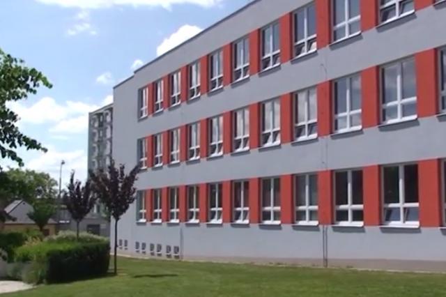 Padesát let školy