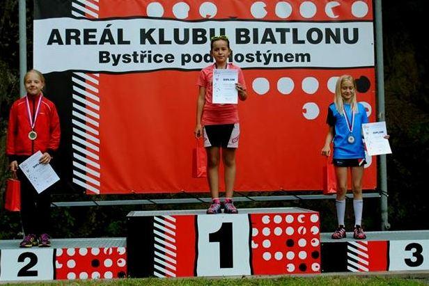 Vítězství Johanky Hůrkové v letním biatlonu