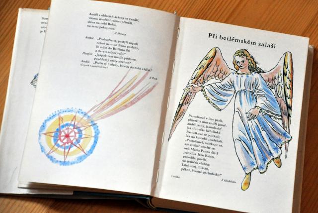 Čteme, pleteme, zpíváme a ... a těšíme se na Vánoce