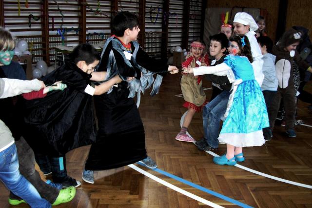 Maškarní rej v Základní škole Štěkeň