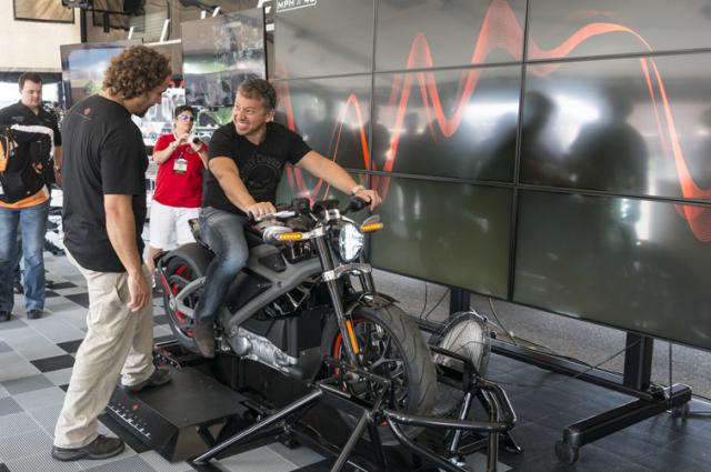 Projekt elektrického harleye LiveWire míří do světa