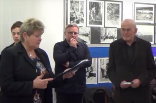 Fotografie/noviny (video)